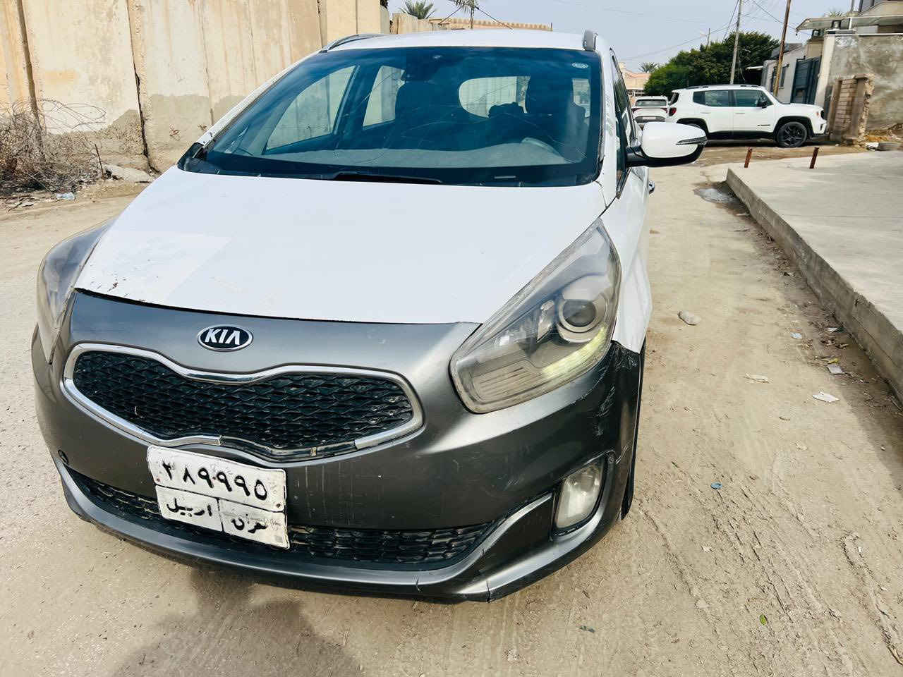 السلام عليكم 
كيا كارنز موديل 14 بيها حادث بجهة الصدر 
سنويتها ساقطه ب اسم كردي رقم الكردي موجود بلسنويه 
حداديه ضعيفه بيها ضرر قليل يعني ترتيب شويه 
بيها طخطخات مثل متشوفون بلصور  
السعر 110 وبيها مجال قليل 
***********
***********
