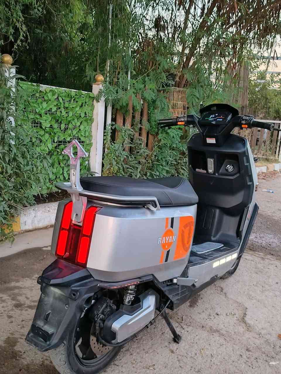 السلام عليكم دراجه شحن للبيع
نوع ريان وحش الكون 
بيه 6بطريات مسطره سعر 850 وبيه 
مجال حك اجيه مكان بغداد رقم توصل 
***********
