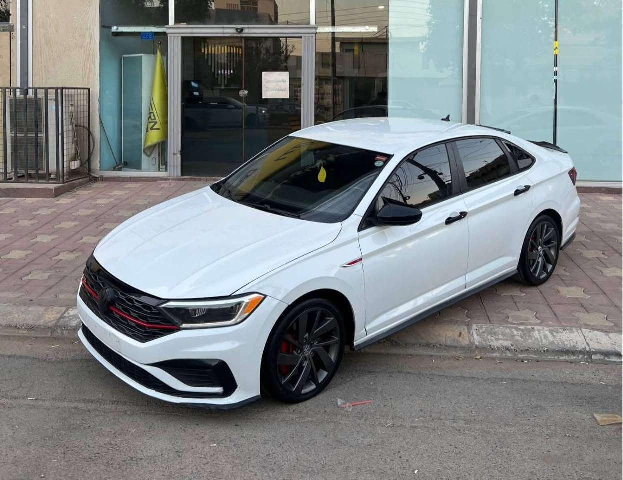 جیتا GLI مۆدێل ٢٠٢١
مەکینە ٢٠ تۆربۆ مەرغوب
کامل سپۆرتە، هەمو جوانکاریەکانی بۆ کراوە
فول مواسەفاتە، ٦٩ هەزار میل ڕۆیشتوە
سێ چوار پارچەی بۆیاغە، بۆنیتی بەر ناوچەوانی سەقفی کەوتوە ساردی هەیە
ڕەنگی سپی بەفریە
سعری ١٣٧ وەرەقەیە دخان, السليمانية


**إذا كنت صاحب هذا الإعلان وتريد حذفه لأي سبب، رجاءا أرسل رسالة إلى الدعم الفني**