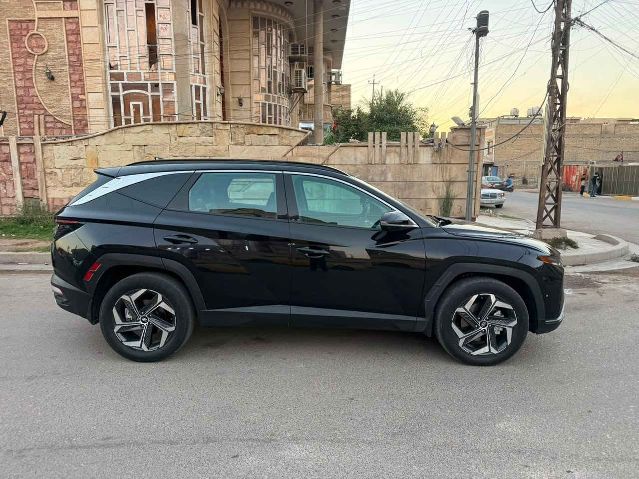 توسان للبيع موديل ٢٠٢٤ فول مواصفات  ١/١ أعله فئه محرك ٢٠٠٠ دوش هايبرد بصمة تشغيل بصمة ابواب جنطه كهرباء كشنات جلد تدفئه وتبريد بالكشنات كشن السائق والصدر ثنينهم كهرباء ٥ كامرات انظمة قياده بانزين وهايبرد كهرباء كير دكم لمس شاشه ديجيتال كشن ذاكره مري شفط سياقه ذاتيه ع ريمونت قماره بانوراما تبريد قطعتين هند بريك كهربائي اوتو هولد فور ويل دفع رباعي السياره حادثها موضح بالصور بيها الجاملغ الامامي مصبوغ  وشبر اباب السايق فقط محرك وكير ع وضع الشركه كير دكم لمس  السعر ١٦٥ ورقه مكاني بغداد البلديات سياره بسمي هزه وسنويه جدد مكاني بغداد البلديات ***********
