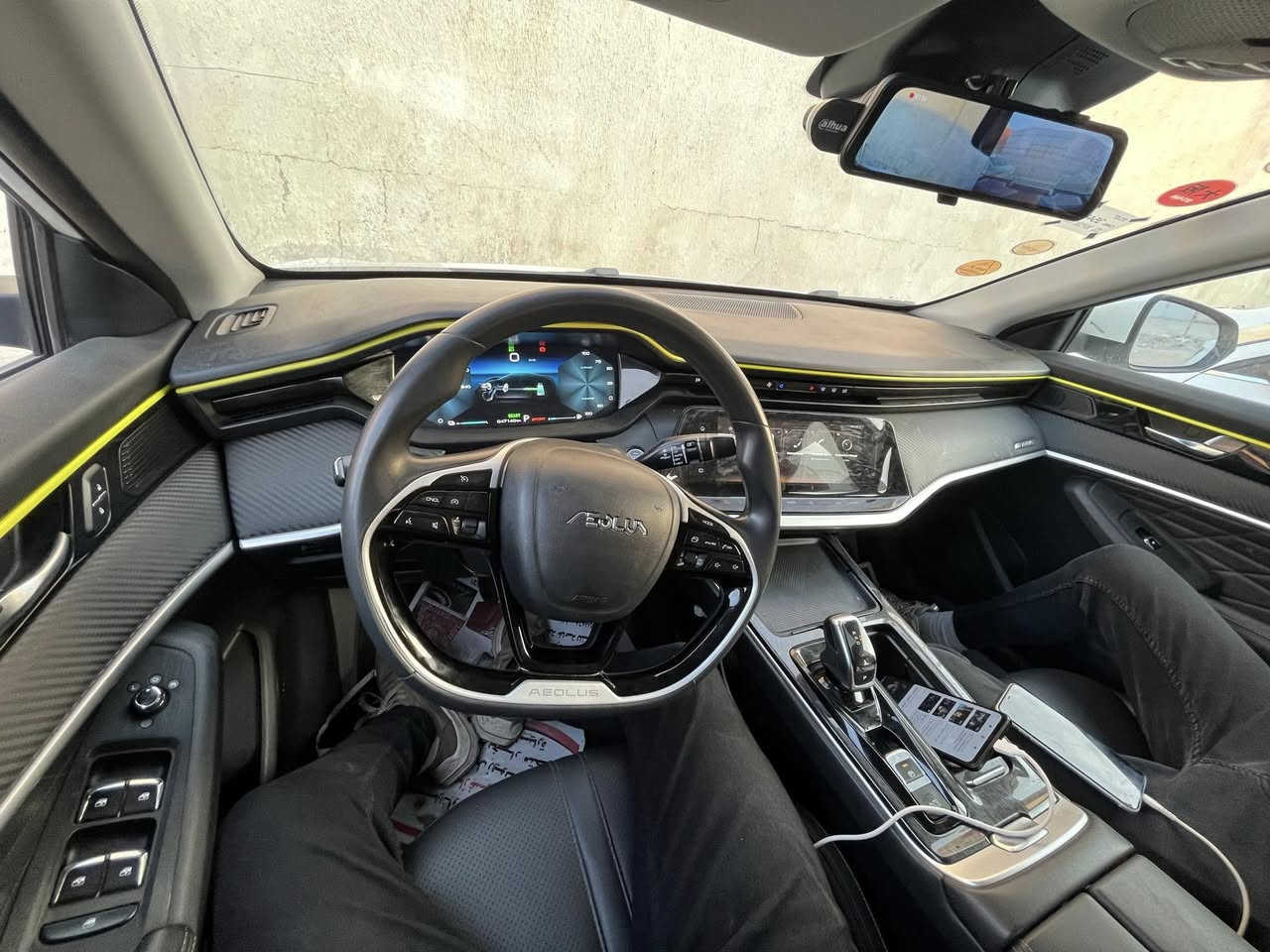 🚘 للبيع - دونغ فينغ  A60 Max هايبرد 2023 فول مواصفات
🔹 المواصفات العامة:
محرك 1.5 تيربو + نظام هايبرد (اقتصادية جداً)
ماشية 48لف كيلو 
بعدها ضمن الضمان 
السيارة بدون حادث بس بيها بارد بل بنيد شي خفيف جدا 
رقم بصره
فئة فول مواصفات
🔸 مواصفات السيارة:
غرفة داخلية واسعة جداً ومريحة
عزل ممتاز للصوت والحرارة
ثلاجة داخلية أصلية
تبريد أمامي وخلفي (قطعتين) كزازه
فتحة سقف بانورامية
شاشة كبيرة نظام ذكي + كاميرا خلفية
تحكمات ستيرن
كراسي جلد
شبابيك كهرباء
مثبت سرعة + بلوتوث + USB
أنظمة قيادة متعددة (اقتصادي - عادي - رياضي)
وسائل أمان متعددة (ABS, EBD, Airbags)
🔹 تفاصيل إضافية
إشارات مرايا إلكترونية
إضاءة LED نهارية
دخول ذكي + 
اكدر افتح السيارة ببصمه الباب
فتح وغلق الأبواب بالبصمة
اوتو هولد
ترحيب عند الدخول (Welcome light)
سنتر لوك مركزي
6 حساسات (أمامية + خلفية)
مكاني بصره  
سعرها 135$ مراوس بجيب 
***********
