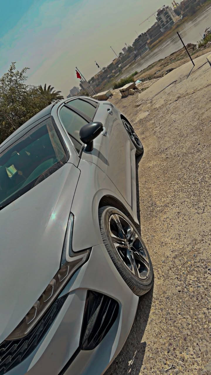 السلام عليكم كي فايف جيتي لاين موديل 2024 

رقم بغداد 

ماشيه 14الف ميل   فول مواصفات 

دخل  جلد. احمر
بانورما
تحكم ستيرن 

4 انضمه قياده 

كرسي كهرباء 

تشغيل عن بعد 

رادار امامي 

قياده ذاتيه 

دخول ذكي 

شحن لاسلكي
بعد بيها هواي مواصفات 
بيهة 4قطع 
مكينه ١٦٠٠ تيربو  كير 8
السعر 155 وبيه مجال 
📍مكان السياره بغداد 

📞رقم صاحب السيارة ***********
