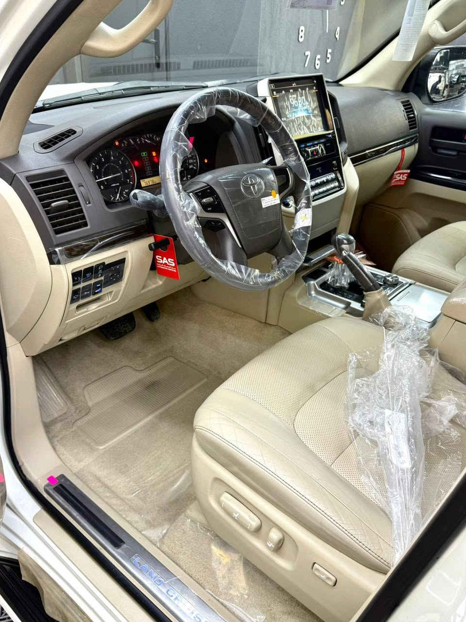 تويتا لاندكروز 2021 _ 74,000KM جراند تورينك 
ماشاالله تحدا شرط ماكو هيج نضافطها
فطيم درجه أولا سياره مواصفات (فطيم درجه اولا)
سياره (2) كوشنات كهرباي (٣) دگم
سياره (8) ايرباكات _ (٣ ) شاشات
سياره مكفول كفاله عامه دعامي لي دعاميه  
محرك (6) سلندر  
بدون صبغ .. بدون بارد .. بدون شخوت 
بدون حالوب .. بدون رمل مكفوله كفاله 
سياره بص ماشاالله نفص زيرو
غراضات كامل موجود  هيدفونات موجوده +  كتلوكات موجود +عرضيات موجود

🛑 السعر سوي تعليق يصل مباشرة 🤖 

سياره ماشيه 74,000 الف كيلو حقيقي
4 اطارات و ويل جديد شريكه مامفتوح
سياره داخل بيجي كوشنات جلد
سياره محرك بشرت مامفتوح جديد جديد محرك (V6) 
سياره حيل نظيفه كلشي علي بلادي اوك
مواصفات
(بصمه + الانزلاق + كشن جلد  + ثلاجه + زينون + هواء مزدوج + نيظام ايكو +
حساسيه الديك الموخره مرايات + فتحه ..
تشغيل عن بعد +  باب بصمه + باب خلفي كهرباي )
نظافه  ١٠٠٪ كامل سيرڤس بدون نقص و مصرف
سياره مال بيت أي نقص مابيها
نفس اليوم / تحويل و وكاله حاظر مباشر
سنويه جديد 

رقم صاحب السيارة 
***********
