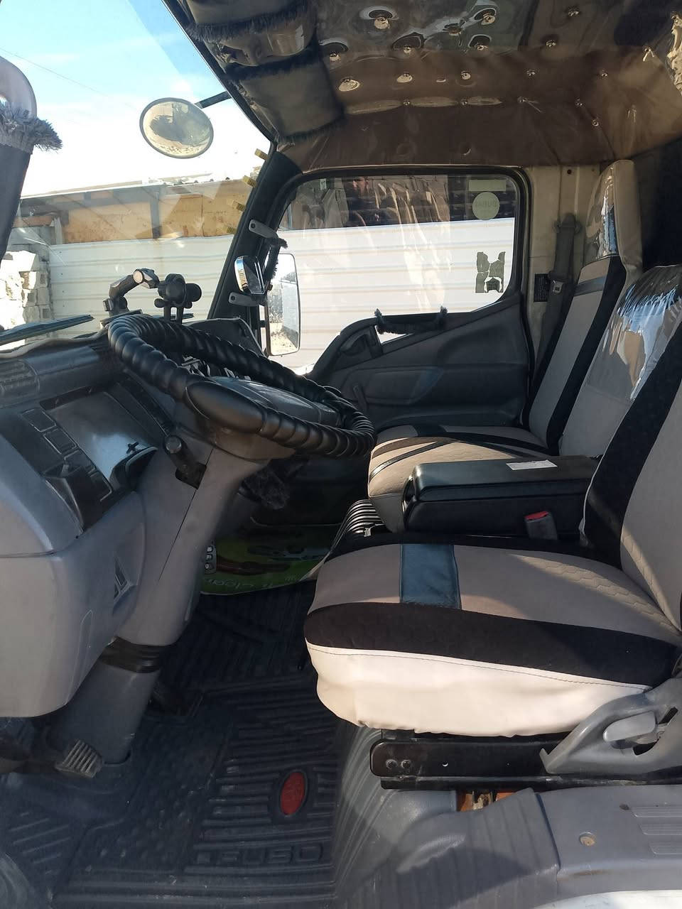 للبيع موديل 2014 سياره مكفوله كفاله عامه سنويه مانافذه تحويل ثاني يوم للاتصال ***********العنوان بغداد قرب جسر الدوار التاجيات
