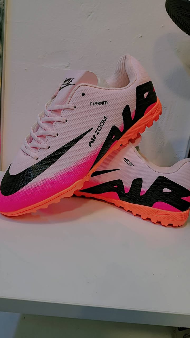 #اثير_للاحذيه_الاوربيه_باله_والجديد
تم وصول بضاعه جديده 
لابجين نايك اير زوم اصلي فيتنامي 
لابجين مسي  موديل جديد 
لابجين ريكي 
لابجين نايك ايراني 
كسرات 
جواريب سيلكون 
لفاف بانذج 
صفرات حكم 
كفوف حراسه 
طوبات كره قدم جديده 
العنوان / حبانيه سيسي سوق العصري مجاور قاعه البوريشه
هـ/***********
