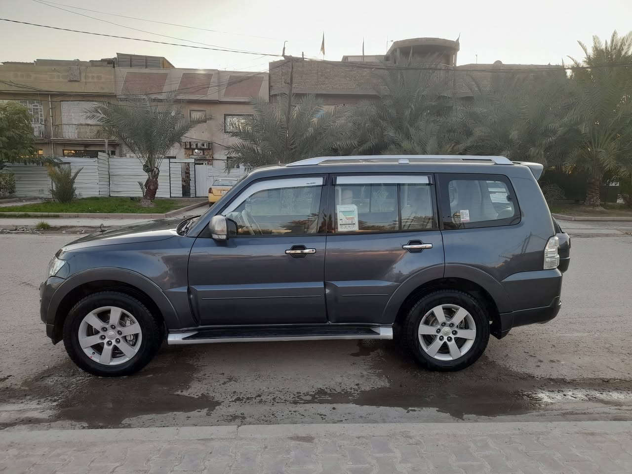 السلام وعليكم البيع باجيرو فول مواصفات واحد عله واحد سياره جديده ومكفوله من الضربه والصبغ موديل ٢٠٠٨ كشنين كهرباء ثلاجه بالجكمجه ٣قطع تبريد ثلج شاشه كامره اشاير ترحيب محرك ٣٨٠٠ تخم تاير جديد صدر جديد طسه معالجه رقم بغداد  مكانه السياره بغداد حي الجوادين السعر   ١٢٥ بيه مجال قليل الشراي السياره محدثه ١٨    (***********)
