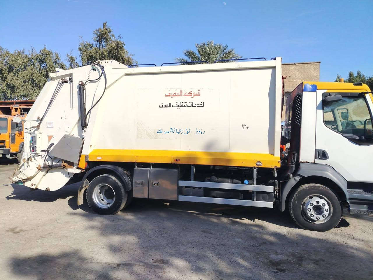 البيع كابسة فالفو 2009 جديدة جهزة الشغل سيارة مال شركة ***********
