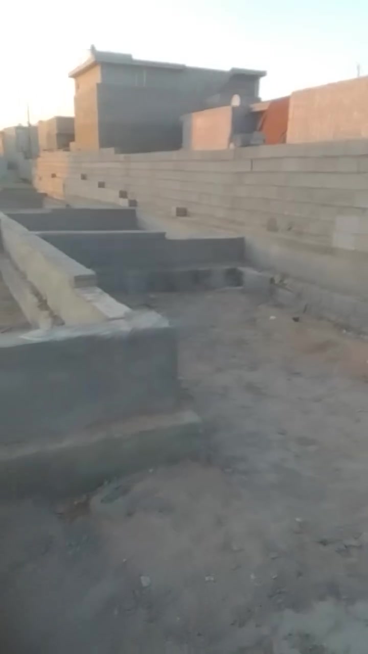 قطعھ للبيع في جبيل قرب جامع العابدمساحھ الكلي ٢٨٦ واجھيھ ٨ ونزال ٣٣ بيھا جعب وبتلو بيھا ترك بلاخيرطول ٣وعرض٦ وصحيات بلاخير وبيھا غرفتين نوم ومناور ثنين وصالھ ومطبخ ويوانيھ 
سعر ٣٥قفل
***********اتصال
واتساب
***********
