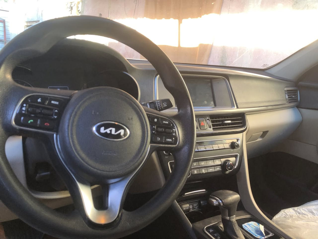 سلام عليكم سياره للبيع 
اوبتماء موديل 18 
رقم باسمي سنويه جديده هزه جديده 
السياره ماناقصه شي خير من الله 
تستقبل محسن او عادي بانزين مكينه جيدي اي
سياره تبريدهة ثلج تتفئه بيهة هم 
مواصفات السياره اشاير بل مري وضع ايكو او اسبورت او نورمان 
تخم تاير جديد 
حادث السياره 3 قطع بدون شاصي او لغود او دواخل كله كفاله ايرباكاتهة مكفوله سعر
138 بيهة مجال
***********
***********
