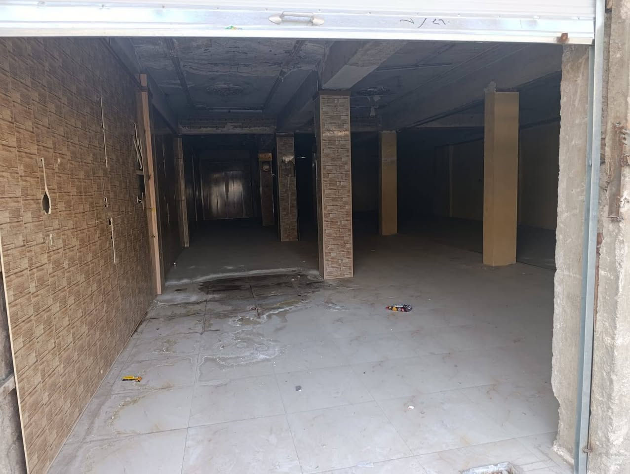 *للإيجار - عمارة تجارية بحي الكرامة* 🏢
*الموقع*: حي الكرامة، شارع رئيسي وقريب علمدخل بنص السوق 

*المواصفات:*
1. *3 محلات كبار ومفتوحين على بعض* = تكدر تاخذهم محل واحد مساحة جبارة
2. *الطابق الفوگ المحلات* = يصلح مخزن مرتب، مساحة واسعة
*يصلح لـ:* 
ماركت كبير 🛒، مجمع ملابس رجالي ونسائي 👕، مواد انشائية، اثاث، اي مشروع يحتاج مساحة مفتوحة
*للاستفسار والاتصال*:***********
***********
العمارة نظيفة وجاهزة موجودة بأي وقت، تعال شوف
