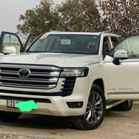 لاندكروز 2025 زيرو   ماشيه 200 كيلو فقط كامرات محيطيه  شاشه كبيره ام ا...