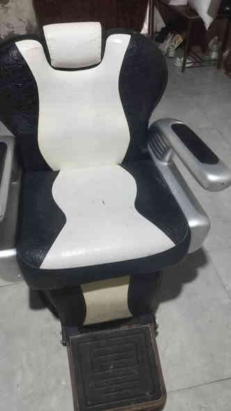 كرسي حلاقه البيع ***********
