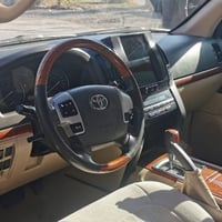 لاندكروزر GXR • ٢٠١٤ • ١٧٧٠٠٠ كم