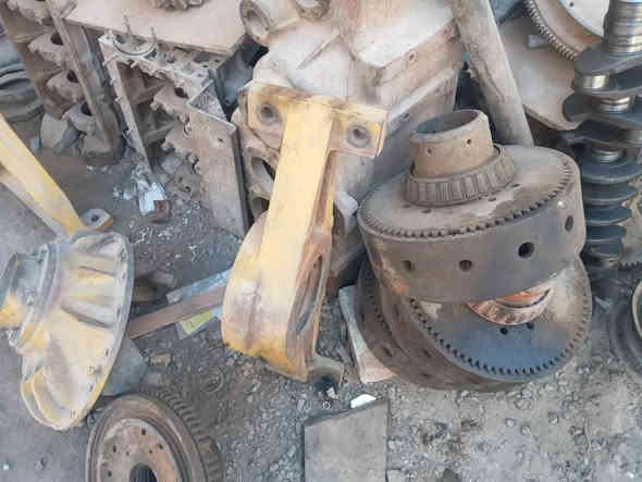 أدوات احتياطية أكسلات + كير تفصيخ + فراكات عدد ٢ + لشة جعمقه + فريم
***********
***********
