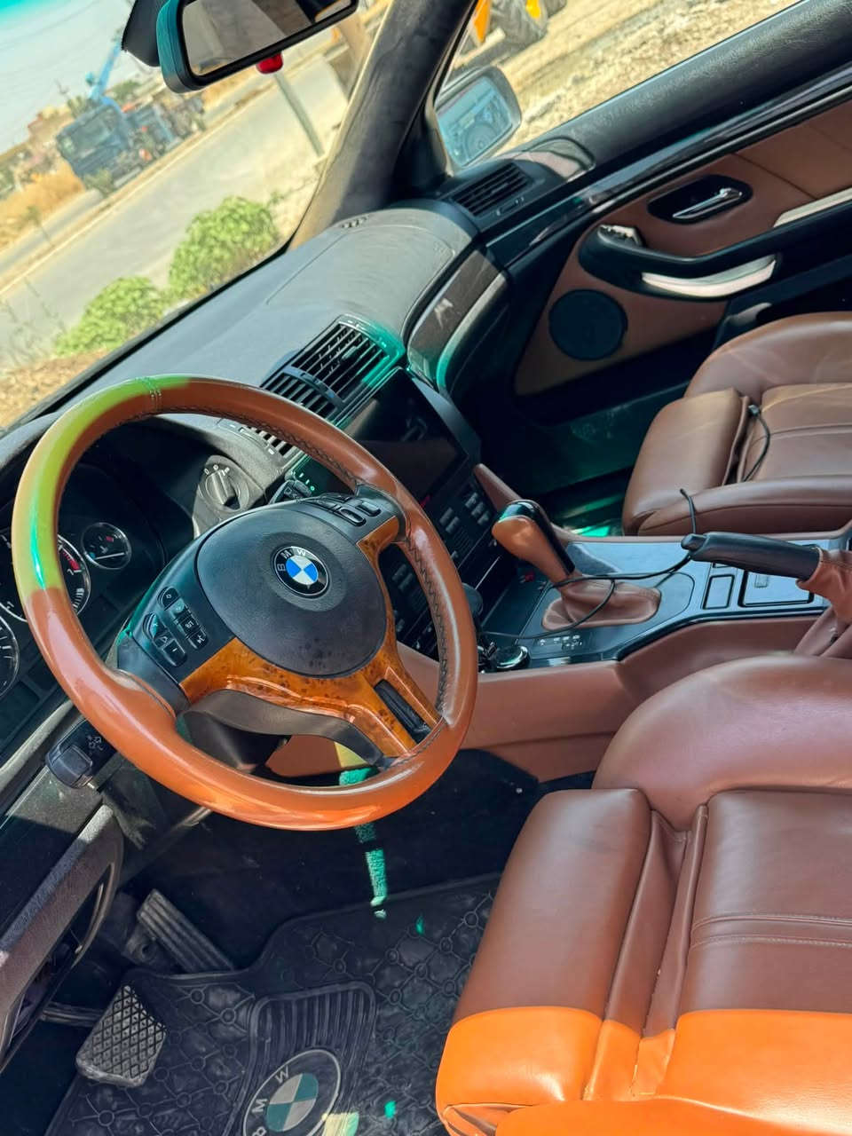 @bmw_٥٢٥
للبيع _بو فروشتن
مواصفات
تراكشن
كوشن جلدو هيتر
ئاوينه كاره بايي
جار جام ئوتو
داخلي قه يسي وسقف شامو 
گير توماتيك و سپور و عادي
مه كينه و گير به شه رت نه كرايته وه 
سياره حيزام صبوغه بوو جواني به شه رت معجون نه بيت
هه موشتيكي بيلادي ماوه ته وه به شرتي فحس كومبيوته ر
سياره دينار مصروفي نيه.جار تاييه ي لوكي له ژيره و تاخم و ده بلي تازه بوو گوراوه مالي دوسته 
***********
نرخي٩٨ورقه و مجال و ٤٣٠هزار غرامه ي له سه ره
