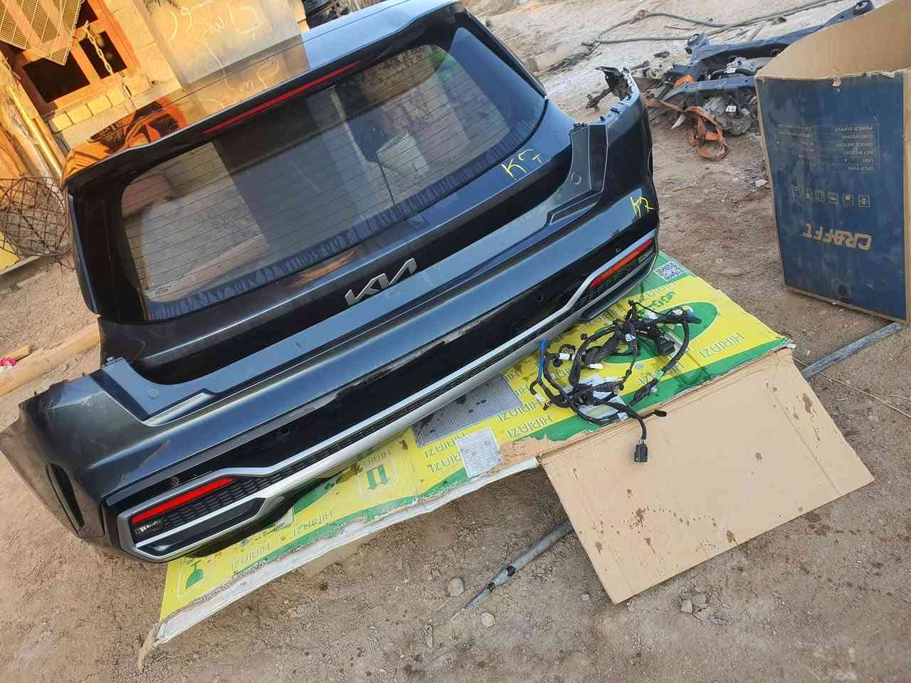 اغراض كيا سورنتو  2022 SX للبيع
بيش حصلت بالسوك اني ابيع ارخص راسلني وبيك خير ودلل
شواصي 
عقل محرك مع البصمة مالته 
رادار امامي 
رادار جانبي يمين 
رادار جانبي يسار 
مروحة عنكبوت
راديترات 
راديتر هواء كولر 
دشبول كامل مع الدكتات التبريد
بطاين بوب اربعة 
صالنصة كاملة مع حجر البيئة
ويالة مع الحساسات كاملة بيهن شخوط 
عنبار  دبه ماء  قبق بانزين كامل 
براد كير + براد دهن  
خراطيم  مال المحرك كامل 
دكشن بارد 
كمبريسر + مروحة  منضومة تبريد كاملة 
قاعدة باتري 
باب خلفي جنطة + ضفيرة + كامرة 
دعامية خلفية كاملة مقفلة 
فريم ممة الامامية + فجوج +فلنجات + حدادية 
فريم ممة خلفية + فجوج +فلنجات + حدادية 
فور ويل 
مشط استيرن كامل 
فرشة داخلية الارضية تحت الكشنات 
بوري بانزين الضاغط والراجع 
مبخرة كاملة 
بك لايت جهة الايمن 
مكينه اسبير مع اسبير
بلكات + نوزلات + مسطرات 
تنته سقف + شمسيات 
قبق محرك 
جلد كشنات + اسفنج الكشن كامل 
اي قطعه تعجبك دزها الية واني خادم ماقصر وياك 
واذا تاخذهن شلع اتساهل وياك وبعيوني 
للاستفسار  يوجد واتساب 
*********** 
***********
