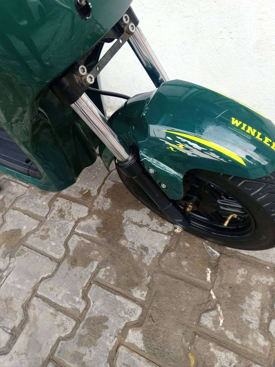 السلام عليكم دراجه R9
مرايات وبومه وزوم وسله وبايدرات 
اي شخط مابيهة  
المكان بغداد الجديدة  شارع المسبح 
الرقم  ***********
السعر  425  وبيهة مجال 
موديل 2025
للبيع اي شي مابيهة موجود بيهة
