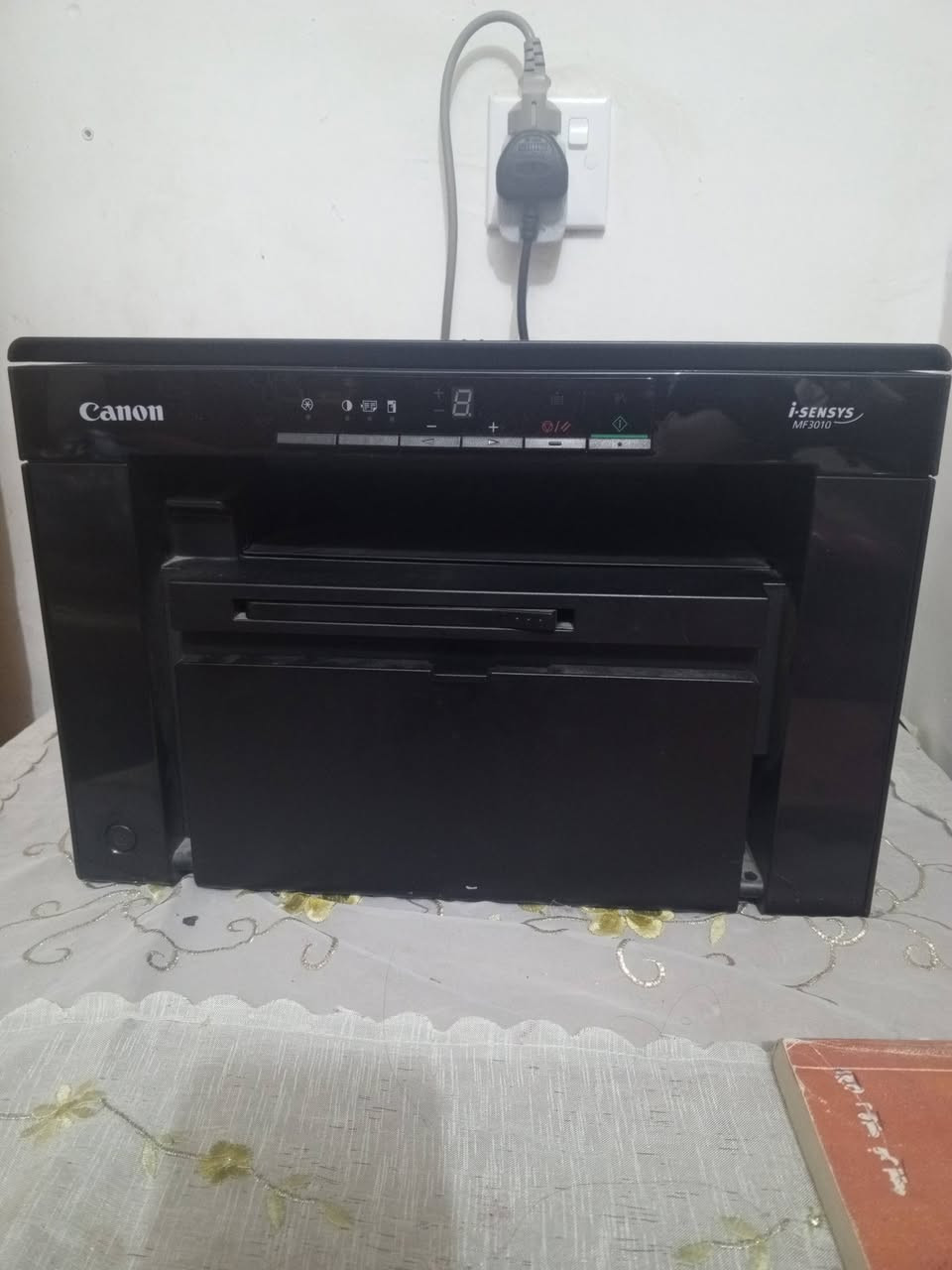 طابعة كانون للبيع 3010 mf
طابعة ليزر متعددة الوظائف الكل في واحد 
طباعة -استنساخ - ماسح ضوئي 
ابيض واسود عادي فقط
سرعة الطابعة تصل إلى ١٨ صفحة/الدقيقة 
حبرها بودر يعني اتركها سنة ما تعطل وهذا اهم شي 
سعر كاترج ٧ الاف يكفي ٢٠٠٠ نسخة متوفر بأي مكان


**إذا كنت صاحب هذا الإعلان وتريد حذفه لأي سبب، رجاءا أرسل رسالة إلى الدعم الفني**