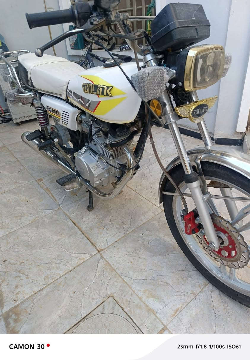 السلام عليكم دراجة سونك للمراوس أو بيع موديل ٢٤للبيع السعر ٦٠٠وبيها مجال للطيبين المكان بغداد زعفرانية ‏‏‪***********‬‏ أوراقها بيها كهربايات كلها شغالة سلف نكرة لايت زنون
