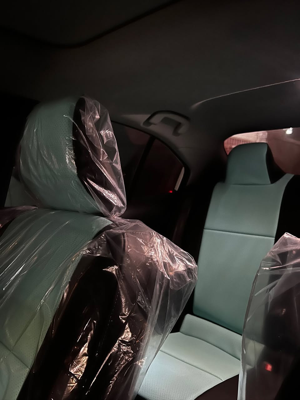 كورلا 2025 الشكل الخليجي تجميع صيني 
فول مواصفات
فتحة سقف
تحكمات ستيرن 
قيادة ذاتية
ماشية 19 الف
وباقي موصفات الفول 
السيارة كلش نطيفة  وما بيهة اي عطل
بس ضربة موجودة بالصور 
سعرهة 140 وبيها مجال 
*********** ارد بس على الواتساب/تلكرام
