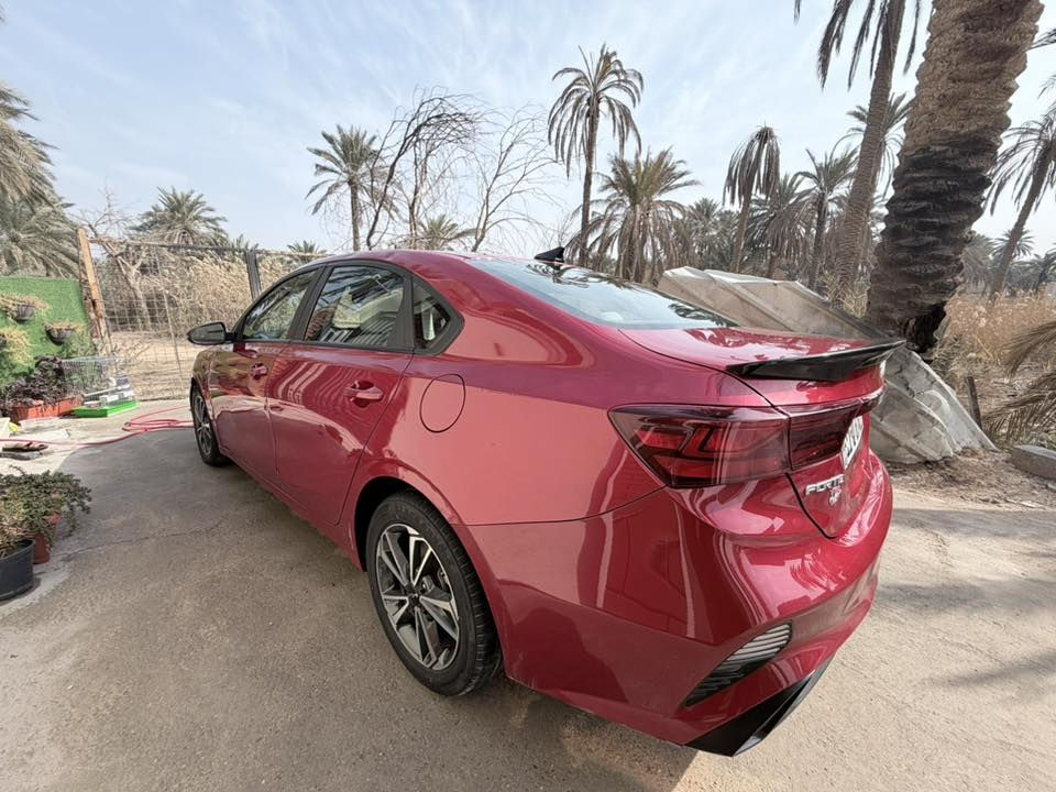 للبيع كيا فورتي ٢٣ رقم بغداد حرة باسمي حادثها موضح بالصور السيارة جاهزة ومابيها نقص السعر ١٣٥ وبيها مجال قليل 
العنوان كربلاء موبايل ***********
