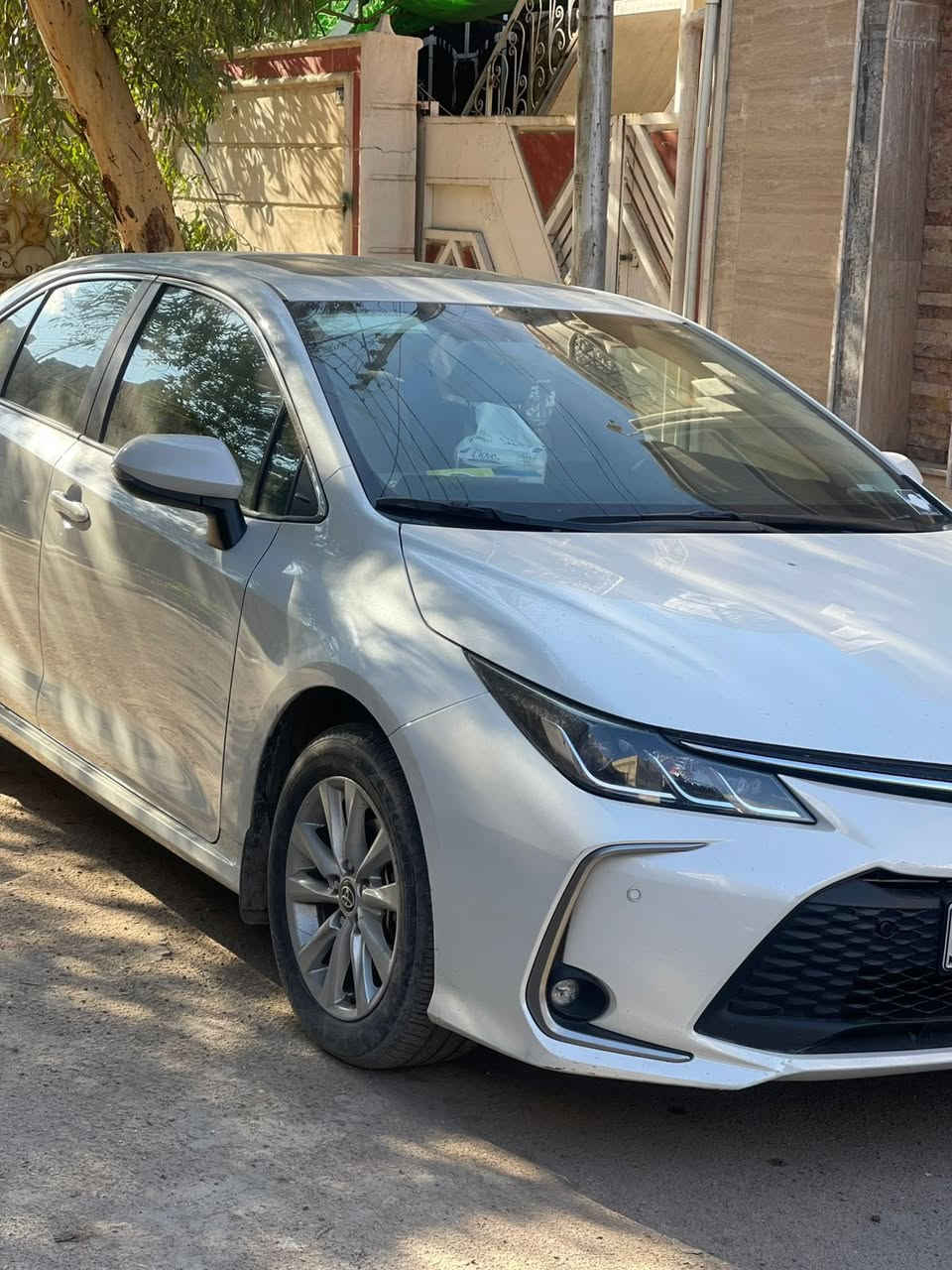 السلام عليكم
اقرة كل المواصفات وتاكد من الضرر يلا تتصل 

 تويوتا كورلا2023 خليجي
رقم سليمانيه 
ضمان تويوتا العراق (SAS ساز ) 🟥
حجم المحرك 1800 
ماشية 28 الف كيلو
نوع الوقود بانزين
دخول ذكي بصمة 
شاشة ديجيتل  
تبريد قطعتين 
ويل كب حجم الاطارات 16 
حساسات امامي خلفي 
لايتات زنون منظومة جديدة 
بك لايتات لد 
كشاف لايت لد 
مرآة قابلة للطي 
وضعيات قيادة نورمل و سبورت 
مرآة داخلية عاكسة

🕹️🕹️معلومات اضافية 
تخم تاير جديد 
باتري جديد 
سيارة كاملة خير من الله 

الضرر - لايوجد فقط خدوش بسيطه وتم تكحيله 

السعر المعروض 180
📍بغداد  - الطالبيه  - قرب كليه اداره واقتصاد 

رقم الهاتف : *********** 
متواجد واتساب كذلك اذا ماتحصلني
