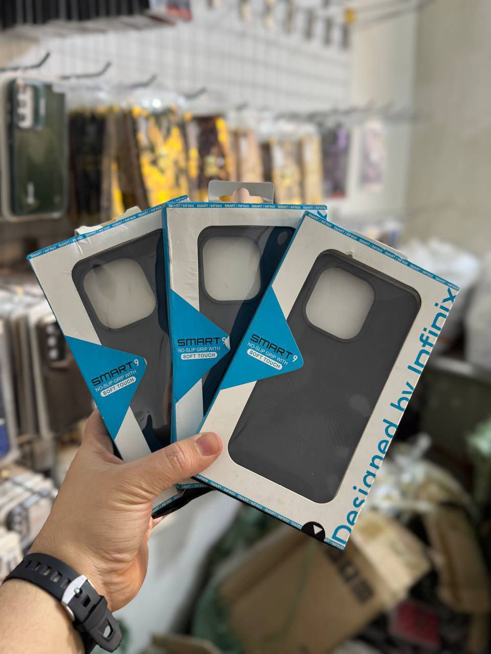 #عرض بلاش عروض العيد🔥
العنوان: قيصريه الفجر رقم 3رقم المحل 92

السعر: 1000دينار 

  كفرات فول كوالتي وحديث لجميع الهواتف 

 الموديلات متوفر رجالي ونسائي


**إذا كنت صاحب هذا الإعلان وتريد حذفه لأي سبب، رجاءا أرسل رسالة إلى الدعم الفني**