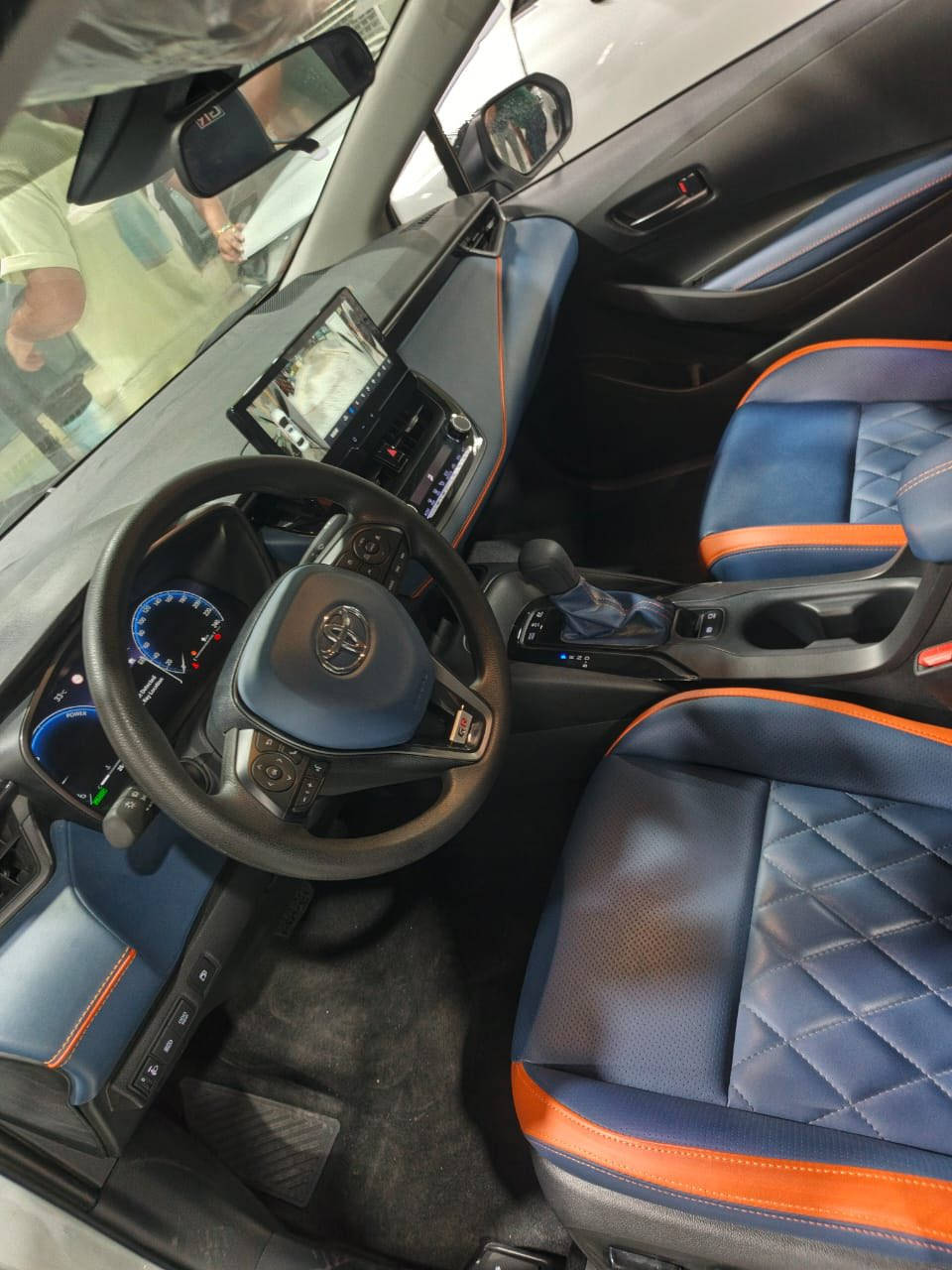 السلام عليكم 
كورولا للبيع gr 
2025 
فول مواصفات اعلى فئه وأعلى مواصفات زيرو 
ماشيه 1900
رقم بغداد 
***********
