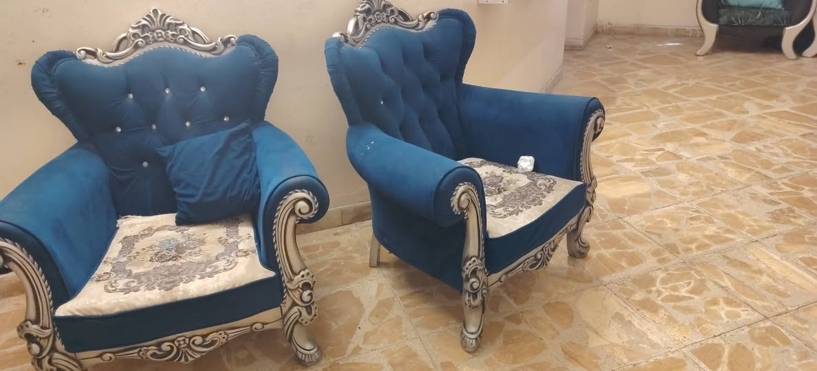 طخامة للبيع ١٠ قطع الأزرق اصلي  ملكي طلا ثابت تكمة قنفتين وأربع كراسي
الأسود ١٠ قطع قنفتين وأربع كراسي عنواني السيدية
مستعجل عليهم


**إذا كنت صاحب هذا الإعلان وتريد حذفه لأي سبب، رجاءا أرسل رسالة إلى الدعم الفني**