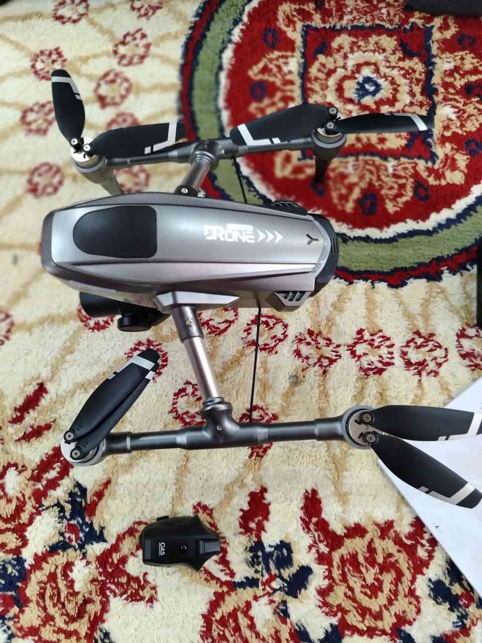السلام عليكم طائرة تحكم عن بعد تصوير للبيع🔥
تحتوي على كاميرا مزدوجة (أمامية وسفلية) بدقة تتراوح من 720 بكسل إلى 4K، مما يسمح بالتقاط الصور والفيديو من زوايا مختلفة،  تتصل الطائرة بتلفون عبر WiFi لتبث فيديو حيًا (FPV - First Person View) إلى تطبيق مخصص، مما يتيح لك رؤية ما تراه الطائرة في الوقت الفعلي.بطارية ليثيوم أيون 3.7 فولت (بسعة حوالي 500 مللي أمبير في الساعة)، وتوفر وقت طيران يتراوح بين 7 إلى 12 دقيقة تقريبًا، مع وقت شحن حوالي 60-90 دقيقة.
اضافه الى ريشات وبطارية احتياط
السعر125🔥🫡للتواصل خاص او واتساب فقط ***********
