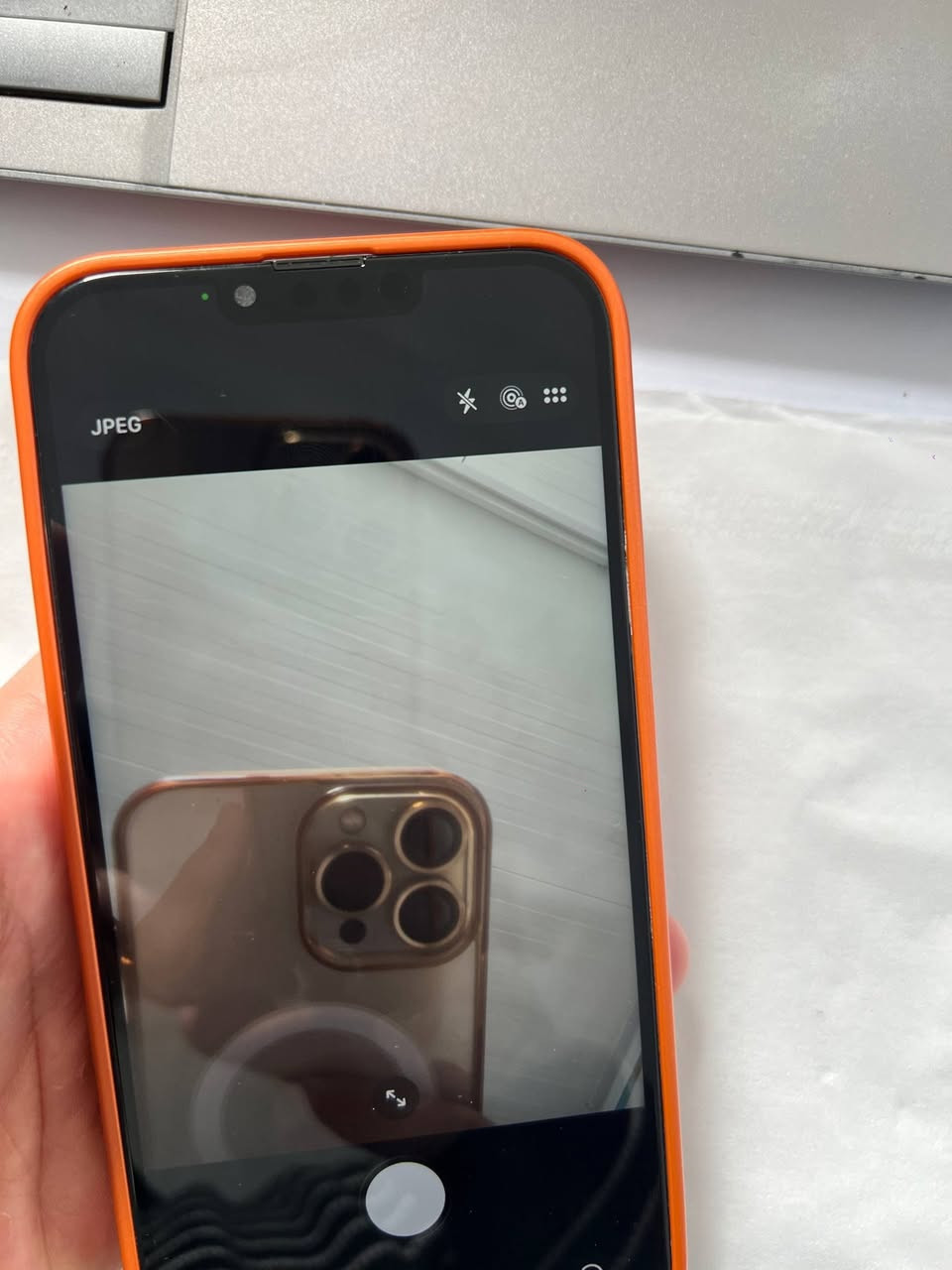 آيفون 13 برو ماكس لون ابيض الجهاز زلغ واحد مابي ذاكره 128 بطاريه 85 الجهاز فقط مستبدل شاشه والشاشه أرقى نوعيه بالسوك الجهاز فيس ايدي شغال صوت اللمس كامره كلشي شغال سعر الجهاز 550 وبي مجال بسيط العنوان بغداد المنصور رقم تلفون ***********
