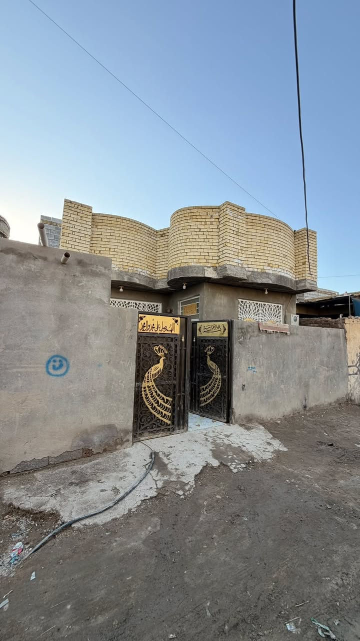 بسم الله الرحمن الرحيم 
يعلن مكتب الرنين للعقارات عن توفير 
(دار زراعي للبيع اصلاح زراعي مكاتبه فقط )
📌العنوان في ارض ابو مكي 
📌المساحه الكليه للدار ١٦٠ متر 
📌بناء نظيف درجه اولى بناء بلوك والسقف صب مسلح 
يحتوي على طابقين 
الطابق الاول 
استقبال 
صاله 
مطبخ 
غرفتين نوم 
صحيات داخليه وخارجيه 
الطابق الثاني 
غرفة نوم 
بيتونه 
السعر ٥٠ مليون قابل للتفاوض 
للاستفسار والطلب زيارة مكتب الرنين او الاتصال 
***********/مرتضى
