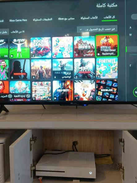 سلام عليكم 
جهاز اكسبوكس ون اس نظيف جدا 
تخزينه 1 تيرا 
وياه يده وحده 
بي العاب هواي ومن ضمنهم 
Red dead redemption 2
GTA V
TEKKEN 7
METRO 23
وغيرهم موجودين بالصور 
بس تنزلهم 
السعر 200
اذا تحب تجي للبيت تفحصه
مكاني مركز رقمي
***********
