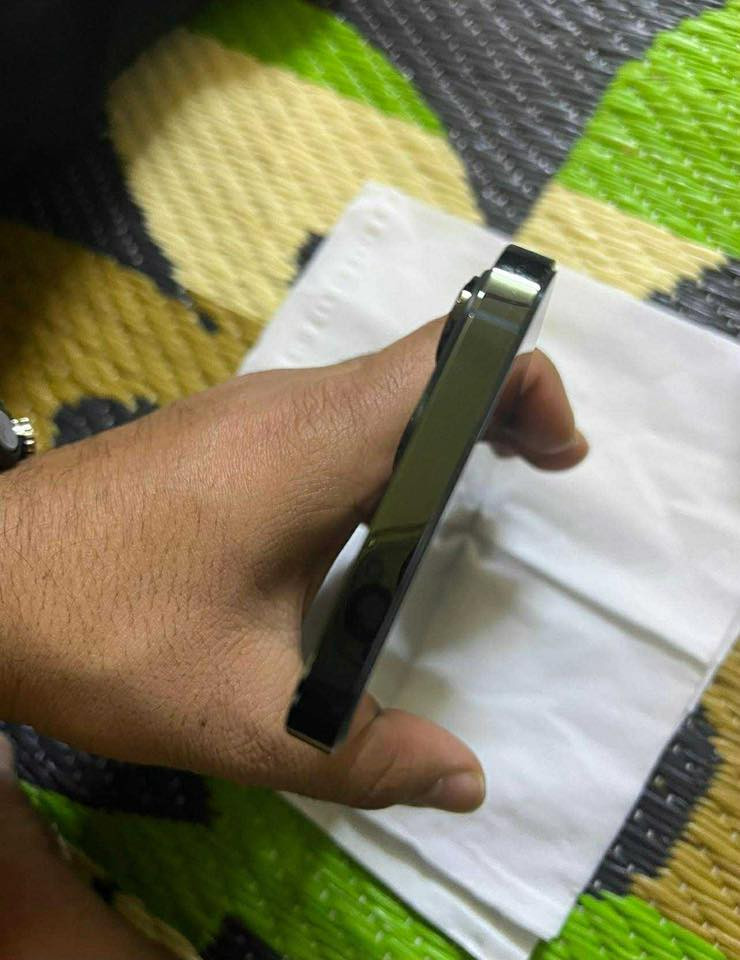 السلام عليكم ايفون 13 برو ماكس لون زيتوني 
نضافه 100/100 وتر بروف الجهاز ما مفتوح مكفول ذاكره 256 
بطارية 92 كفاله عامه شرق اوسط عربي   : الهاتف ***********
