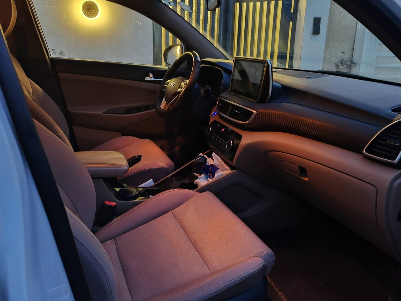 السلام عليكم من رخصة الادمن توكسان موديل 2020 اربيل السنوية منتهية السيارة مكفوله كفاله عامة من البارد والصبغ
ماشية 85الف على ايدي من الزيرو السعر 192$ 
 الاتصال *********** بي واتساب مكان السيارة بغداد حي الجامعة
