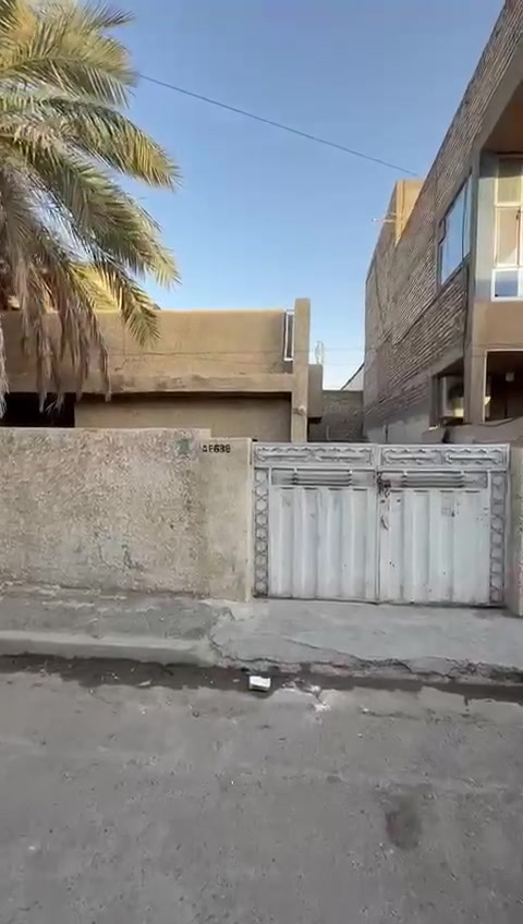 بيت مساحه 212 م طابو ملك صرف يباع بسعر ارض نبيع نصفه او كامل المساحه المكان الشرطه الخامسه باسمي بدون ورثه او وكيل  للاستفسار *********** 
***********
