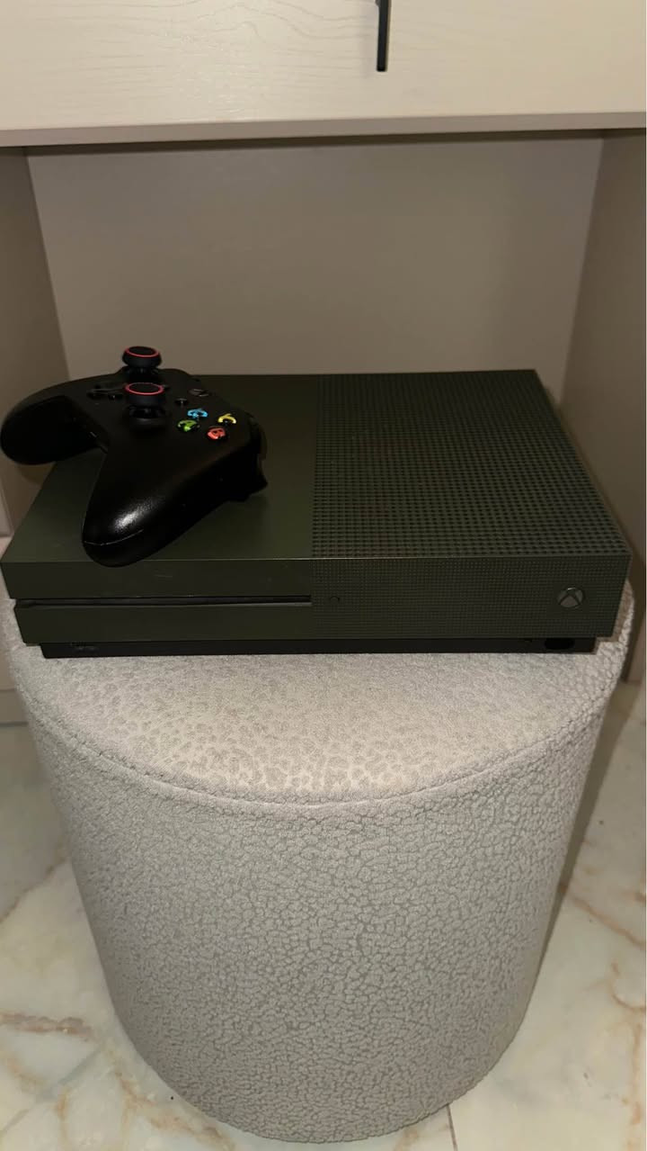 اكسبوكس ون اس باندل نسخة خاصة باتلفيلد
ذاكرة 1 تيرا بايت لوك ستيكر ممفتوح ولا ملعوب بي 
جوستك مال ون اكس الجهاز نظيف كلش 
الصور تشوفك الجهاز شلون نظيف 
السعر بي مجال حك الجية لان ماعندي توصيل بغداد, العراق


**إذا كنت صاحب هذا الإعلان وتريد حذفه لأي سبب، رجاءا أرسل رسالة إلى الدعم الفني**