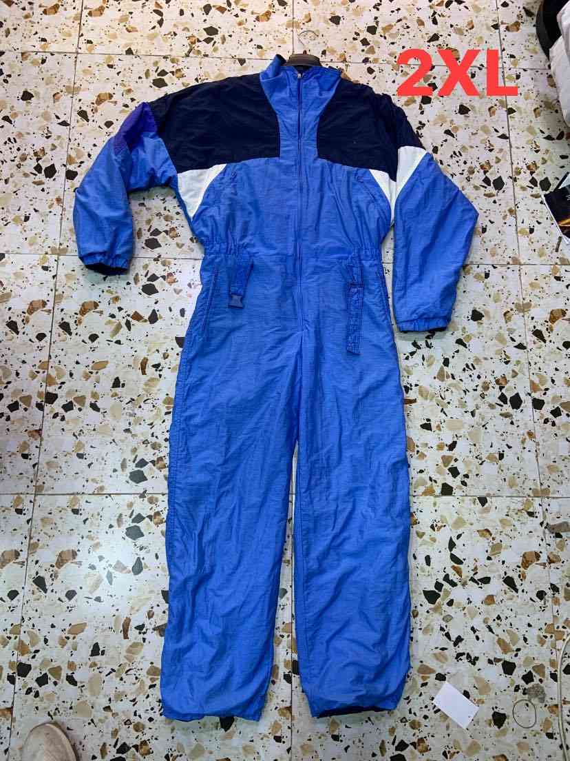 بدلات ثلج او سكي باله🟥
رجالي و نسائي ينلبس 
القياسات مكتوب عليهن 
الحجز واتساب ***********
