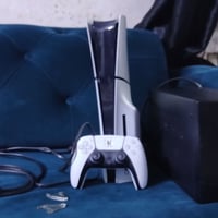 بلي 5. سلم امريكي ويه كل ملحقاته مع يو بي اس 1800 نظافه 90% ذاكره واحد...