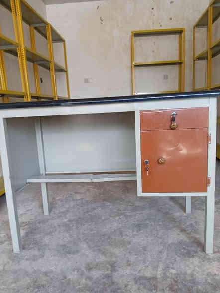 السلام عليكم
للبيع دكسن مستعمل قليل العرض ١متر والطول ٢متر بليت ثقيل يتحمل أوزان ثقيلة عدد ٧ سعر الدكسن الواحد ٣٥ الف
ميز مكتب كما موضح في الصورة حديد العرض ١٢٠سم جديد السعر ٥٥الف
مكاني السيدية
للأتصال على الرقم ***********
