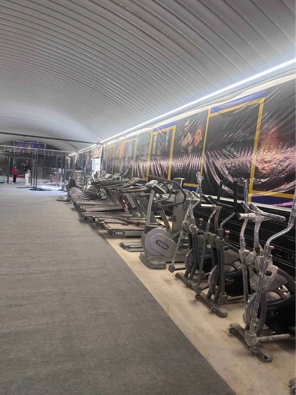 قاعة رياضية للبيع 
المساحة // 1000 م
الموقع // الجزائر شارع البستان 
مقابل حسين لانش 
تحتوي على العديد من اجهزة كمال الأجسام 
مع قاعة للكيك بوكسينغ 
تباع مع الأجهزة او بدونها
حسب رغبة المشتري 
تصلح ان تكون مطعم وكوفي

للمزيد من المعلومات يرجى الاتصال 
***********//***********
مكتب حسام للعقار والمقاولات 
أم الخيل الشارع الرئيسي مجاور هيئة النزاهة ديوانية, القادسية
