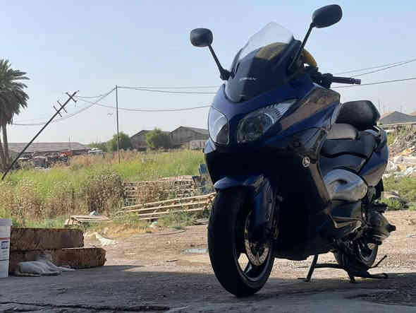 تي ماكس 2011
كلج رياضي اسمه touch +الكلج البلادي موجود وياهة انطي
ماشيه 22 الف حقيقي
تجوة ضهر اصلية 
لايت عالي زنون اصلي عدسة 
كل نقص مابيه بس واقية صالنصة
لا تنقيص بيها ولا تبخير 
شلعة ومعدل تشك الكاع
تشغيلة الصبح اقل الربع نكرة
مكاني بغداد الحرية 
سعرهة ٣٧ وبيه مجال 
*********** خابر وتدلل بغداد
