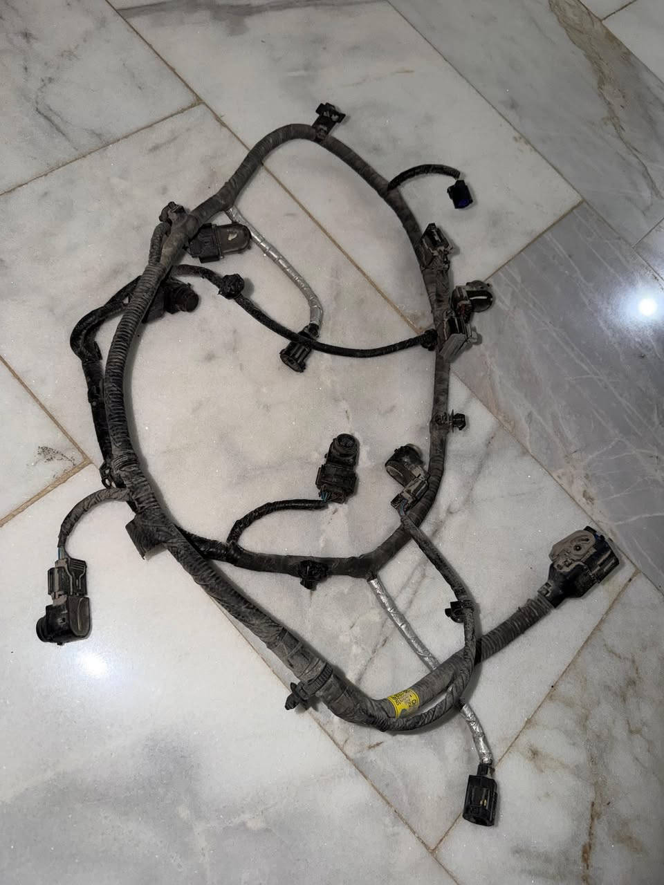 سلام عليكم قطع غيار جنزز gv70 موديل 23 هذا رقمي ***********
