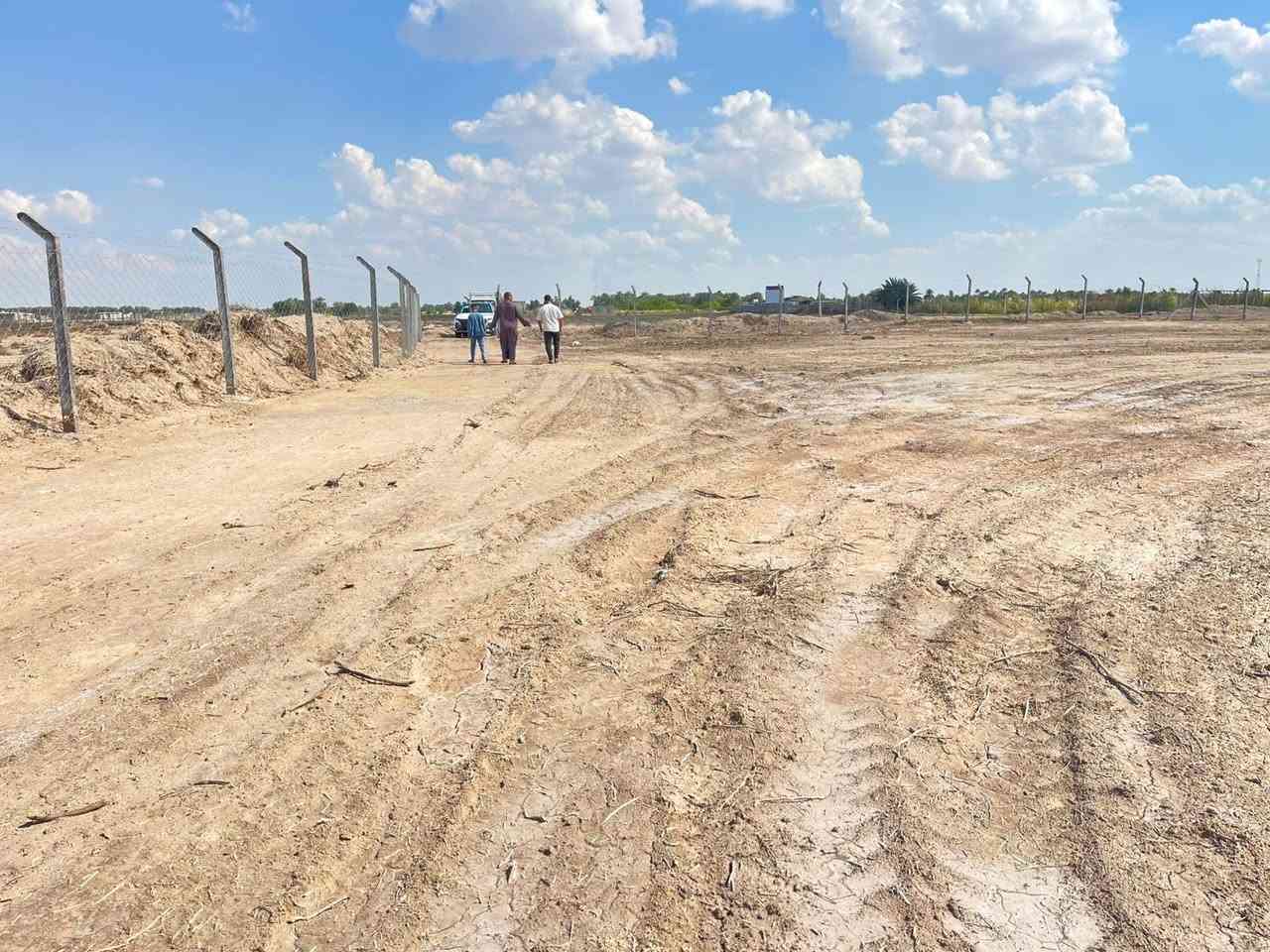 ٢دونم طابو زراعي عل ٢٥ تحويل مباشر العنوان واسط العزيزيه منطقه الدير تبعد من الشارع ٥٠٠متر لاستفسار عل رقم ***********
