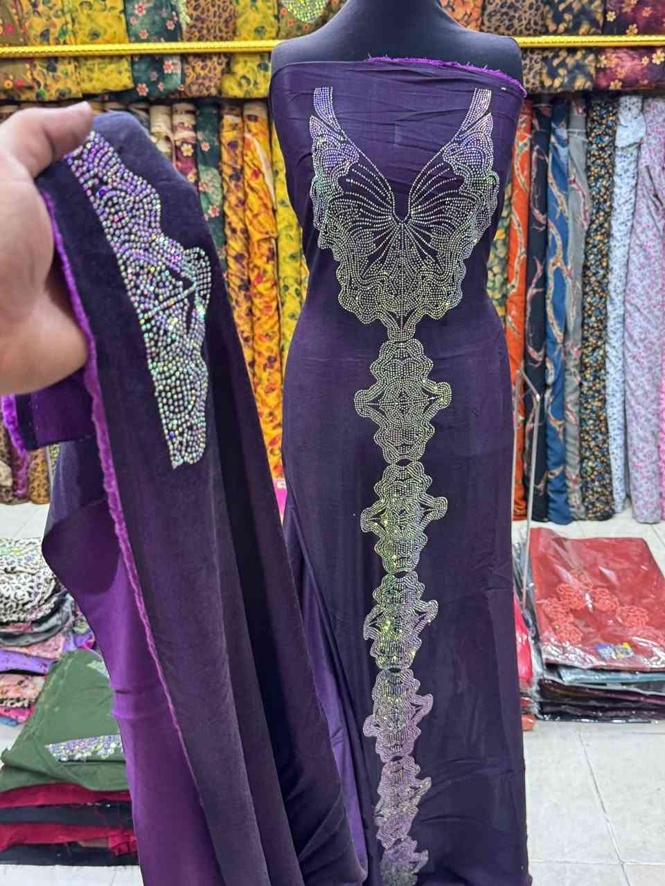 كشمير ماڤي ماڤي مايباخ الاصلي🌷
قطعه مترين ونص مطرز ستراس حراري الاصلي بالطول مع الردن

السعر جدا مناسب قطعه فقط 13.000 

متوفر على ١٢لون وعلى أكثر من ٢٠ موديل ستراس 
اختاري الون والبصمه واحنه نشتغلها الج 💗

توصيل كركوك 3 محافظات 5 
6قطعه توصيل مجاني 
12 قطعه ينحسب حساب درزن وتوصيل مجاني 🔥😍


**إذا كنت صاحب هذا الإعلان وتريد حذفه لأي سبب، رجاءا أرسل رسالة إلى الدعم الفني**