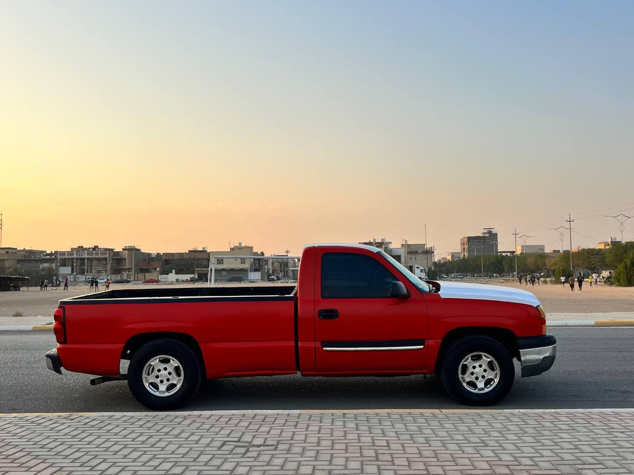 السلام عليكم  شفر ليت سلفرادو للبيع سياره مال مزاد مزاد بيها كتاب وبيها وكاله سياره تترقم والارقام مفتوحة يعني بس تاخذها تمشي المعاملة
سياره جاهزه وجديده واي نقص مابيها مكينه كير اكسن كله جديد مكينه 5300 نثيه 6 براغي فور ويل وشغال تخم تاير دواخل كلش نضيفه سياره مصروف عليها  تبريد ثلج 🥶 تدفئه شغال باتري جديد دبل كزوز  كهربائيات كلها شغاله سياره ماشيه ١٢٠ الف وقابل لزياده 
مكان السياره كربلاء 
السعر 73 وبها مجال بسيط 
رقم الهاتف ***********///***********
