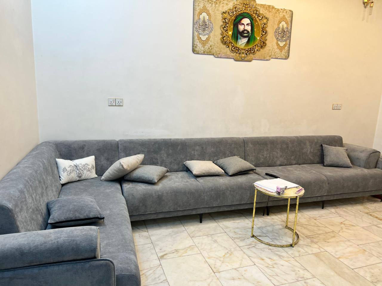 دار للبيع المساحة 150 متر بناء حديث درجه اولا طابق واحد +صاله في الطابق الثاني قياس 6×5.5
سيراميك إيطالي 
أرضية شكر تركي 
ديكور سقفي كل البيت مع  CNC 
البناء سنة 2021 البيت ينباع مع الكاونتر والمطبخ البارد تصميم تركي العنوان بالبيوت المقابل الجوازات السعر 290 قفل للأستفسار الاتصال على الرقم ***********
