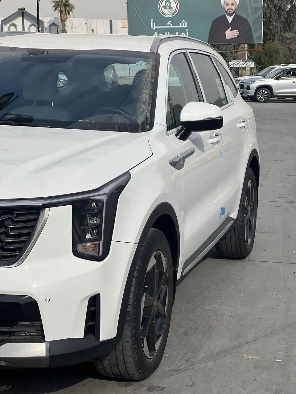 سلام عليكم 
سياره كيا سورنتو موديل 2024 
خليجي ماشيه 30 ألف 
مكفوله شاشه منتصله 
رقم شمالي لدولي 
7 راكب 6 سلندر 3 قطع تبريد 
كير ماوس سايد بريك دكمه 
باب خلفي كهربائي 
السعر 310 وبيه مجال 
مكان السيارة بغداد البلديات 
استفسار على رقم ***********
