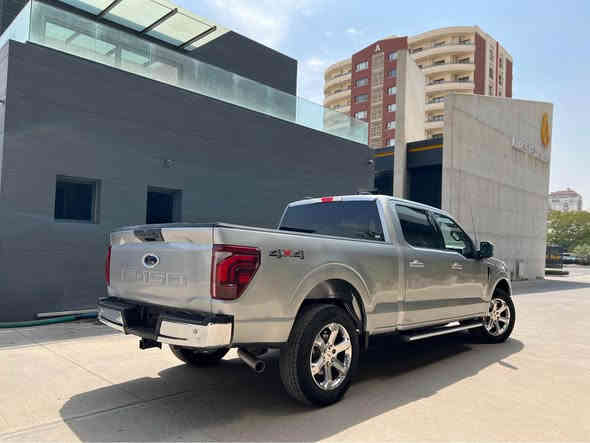 بسم اللە الرحمن الرحيم 
كوردي 
فورد f150  2023
موديل ٢٠٢٣ xlt  full بێ سلايد 
دبل اكسل شاشە  كاميرا دوار كامل رادار مكينە 8سلندر بدون توربؤ  مرخوب سەيارەكە پەلەیەك بۆیاخی هەیە دوو بارجة كراوةتة بيلادي  سعر ٢٥٠مجال 

0770 152 5035 

0770 151 9905

للبيع فورد اف 150 Xlt  
موديل 2023

رقم السياره السمانيە 
اللون سلفر

كير اوتوماتيك  ١٠ نمر 

شاشه  تدعم ابل كار بلي واندرويد اوتو 
تبريد ضمان ثلج
السيارە مكفول من كير ومحرك 

محرك 8 سلندر بدون توربو مرخوب 
‏4X4 دفع رباعي 
داخل بيجي 
رادارات كامله امامي خلفي 
رادار نقطه عمياء 
كامره  خلفيه  دوارة

السيارة بدون صبخ صور حادث موجود 
و
شرط كلە بيلادي  
سعر ٢٥٠ورقة ورق مجال 

0770 152 5035

0770 151 9905 السليمانية
