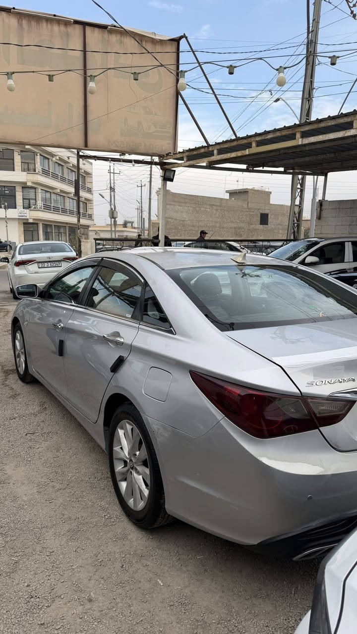 سوناتا موديل 2011
مكفوله كفاله عامه حته الدعاميات 
محرك 2000 دوش نضامين وحولتها نضام واحد 
سعرها 95 ورقة وبيها مجال قليل موجوده بمعارض وائل حاليا 
الرقم ***********
كشنات جلد
أرضيات جلد من الشركه 
كامره خلفيه
شاشه 
نضام ايكو 
تحكمات سترين 
سماعات دمام
